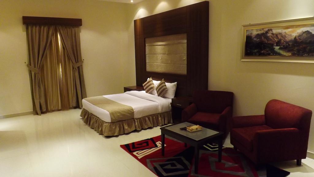 Baron Palace - Almasif Hotel Apartments Riyadh Room photo